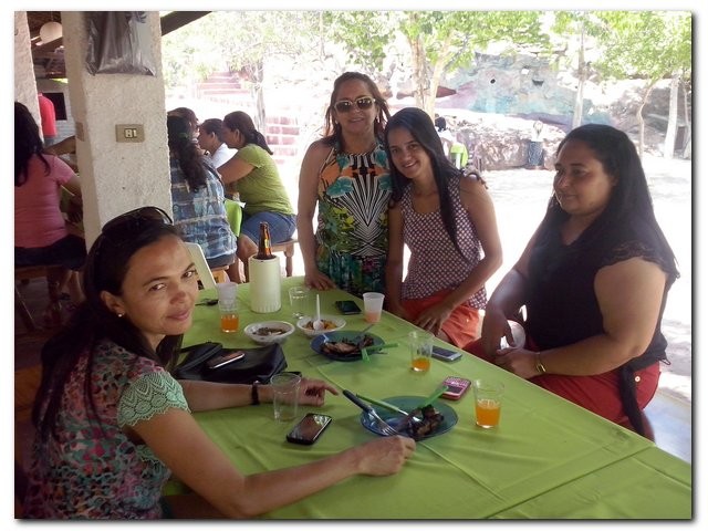 Secretaria Municipal de Educação realiza confraternização de final de ano com a equipe de trabalho - Imagem 8