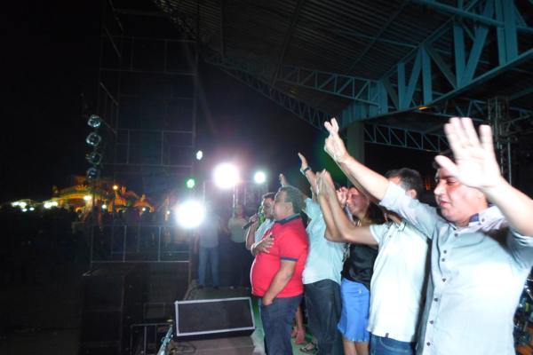 Prefeito Luiz Neto visita Regeneração e participa de aniversário da cidade  - Imagem 22