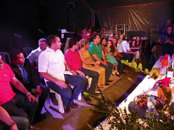 Prefeito Luiz Neto prestigia aniversário de Francisco Ayres - Imagem 12