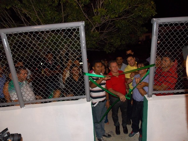 Prefeito Dr. Francisco faz Inauguração de reforma e ampliação da quadra João Batista Barbosa Soares no povoado Serrinha - Imagem 1