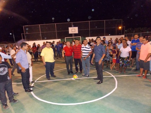 Prefeito Dr. Francisco faz Inauguração de reforma e ampliação da quadra João Batista Barbosa Soares no povoado Serrinha - Imagem 13