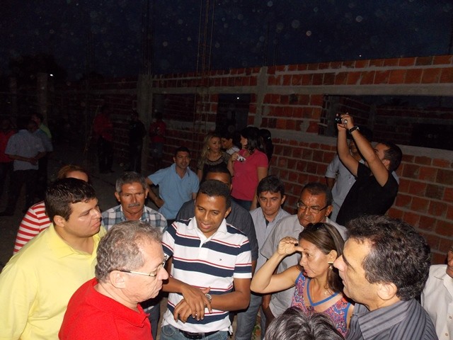 Prefeito e autoridades visitam obras da escola padrão/FNDE e entrega de unidades habitacionais  - Imagem 1