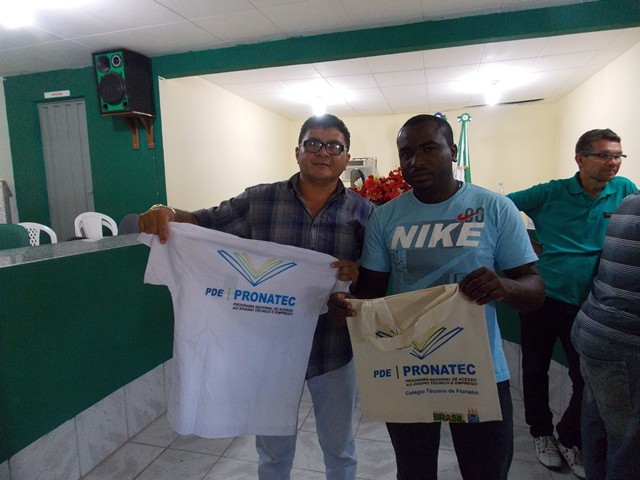 Aula inaugural do Pronatec reúne autoridades e alunos em São Francisco do Piauí - Imagem 19