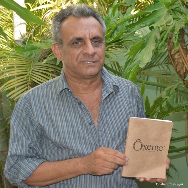 Escritor Edilson Araújo lança livro que é a cara do Corrente, Ôxente! - Imagem 1