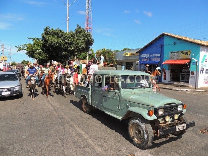 Vaqueiros invadem ruas e avenidas de Pedro II  - Imagem 11