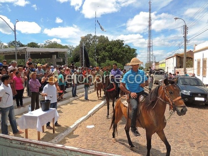 Vaqueiros invadem ruas e avenidas de Pedro II  - Imagem 31