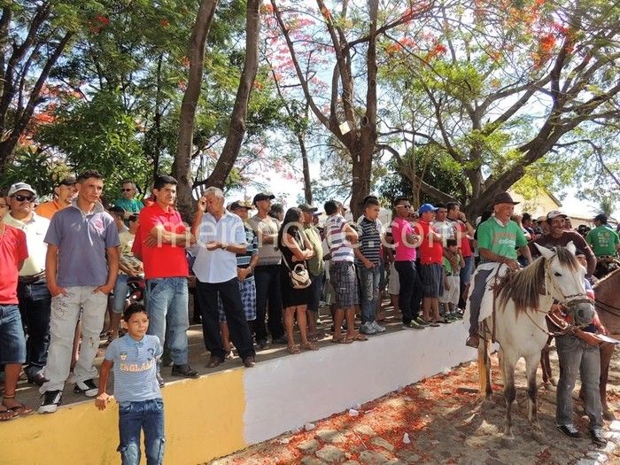 Vaqueiros invadem ruas e avenidas de Pedro II  - Imagem 1