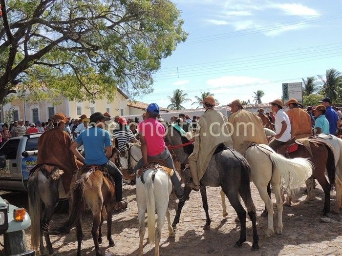 Vaqueiros invadem ruas e avenidas de Pedro II  - Imagem 2