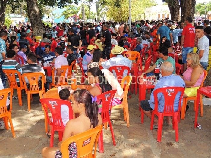 Vaqueiros invadem ruas e avenidas de Pedro II  - Imagem 42