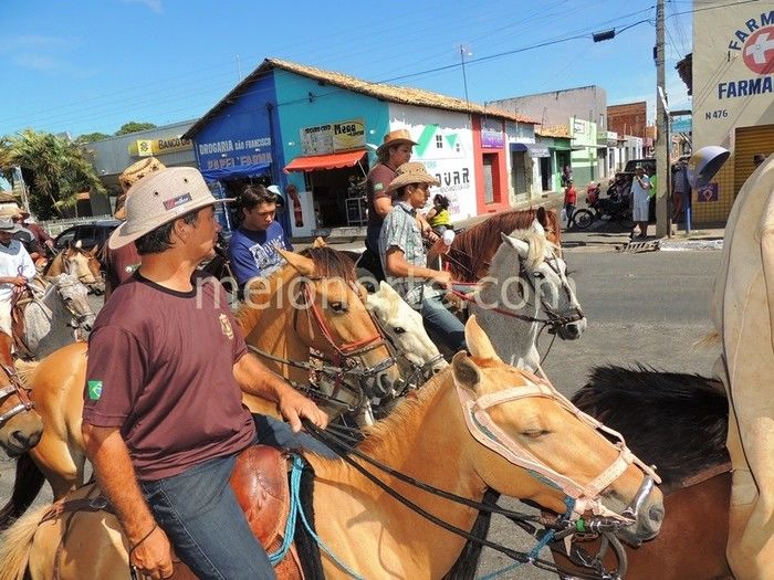 Vaqueiros invadem ruas e avenidas de Pedro II  - Imagem 15