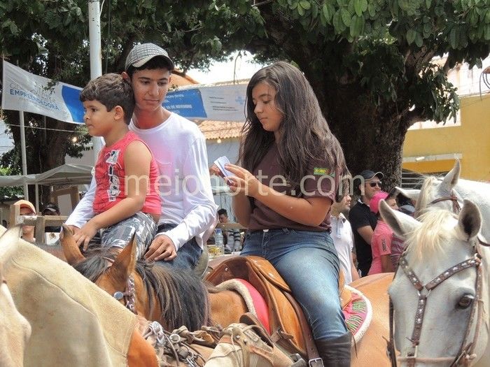 Vaqueiros invadem ruas e avenidas de Pedro II  - Imagem 55