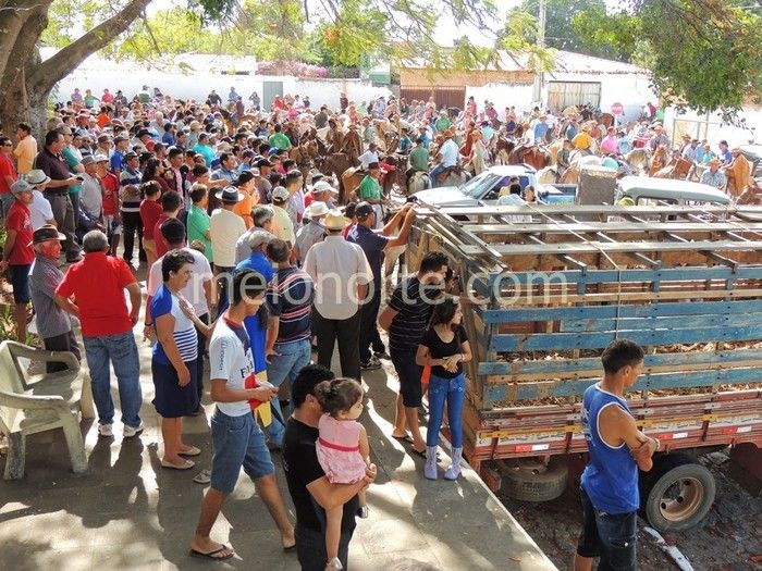 Vaqueiros invadem ruas e avenidas de Pedro II  - Imagem 3