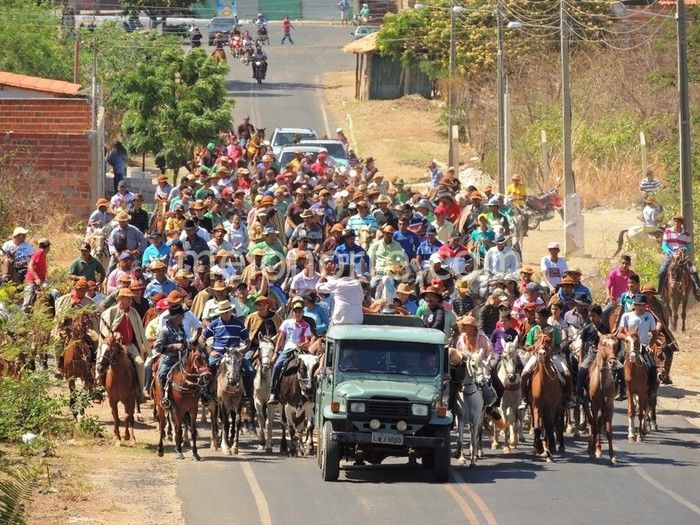 Vaqueiros invadem ruas e avenidas de Pedro II  - Imagem 25