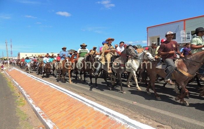 Vaqueiros invadem ruas e avenidas de Pedro II  - Imagem 20