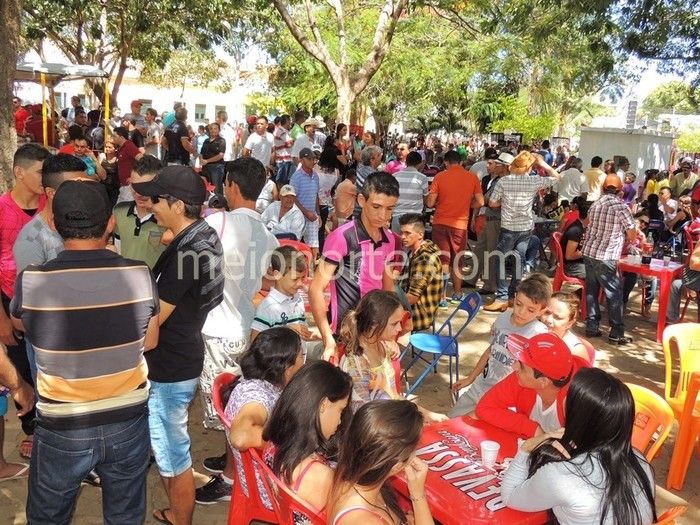 Vaqueiros invadem ruas e avenidas de Pedro II  - Imagem 44