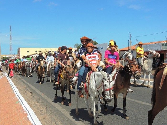 Vaqueiros invadem ruas e avenidas de Pedro II  - Imagem 24