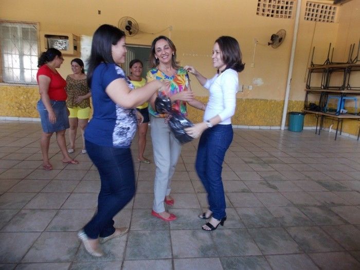 Equipe surpreende amigas de trabalho do CRAS e do CAPS - Imagem 7