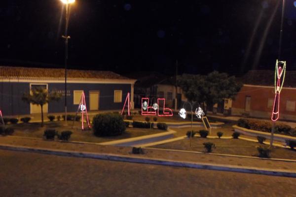 Prefeitura de Amarante começa a enfeitar a cidade para o Natal - Imagem 17