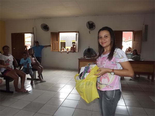CAXINGÓ: Secretaria de assistência social faz entrega de kits de material escolar  - Imagem 4