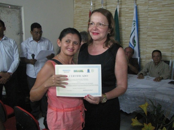 Jovens recebem certificados do PRONATEC em Miguel Alves - Imagem 9