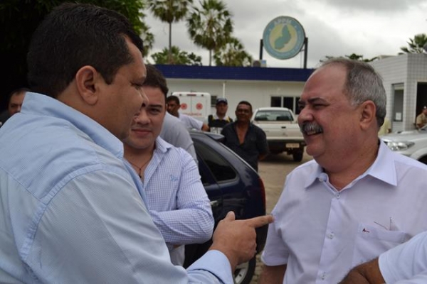 Pimenteiras recebe pá carregadeira do governo federal - Imagem 14