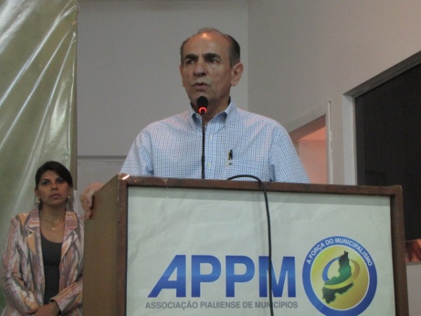 Prefeita Salete Rêgo recebe Pá carregadeira para o município de Miguel Alves - Imagem 10