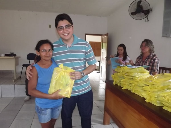 CAXINGÓ: Secretaria de assistência social faz entrega de kits de material escolar  - Imagem 3