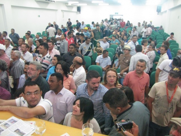 Prefeita Salete Rêgo recebe Pá carregadeira para o município de Miguel Alves - Imagem 8