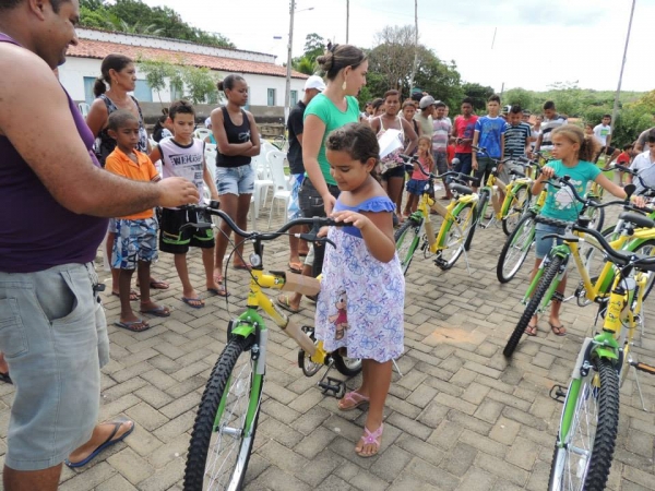 Entrega das bicicletas do programa pedala Piauí aos alunos da rede municipal de Curralinhos -PI - Imagem 28