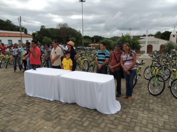 Entrega das bicicletas do programa pedala Piauí aos alunos da rede municipal de Curralinhos -PI - Imagem 26