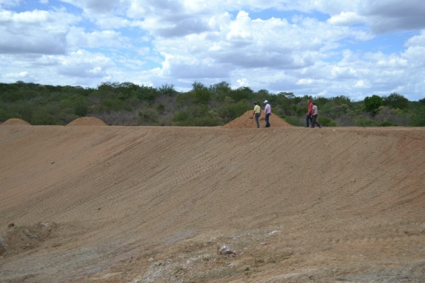 Prefeito visita localidades beneficiadas com construção e perfuração de poços artesianos - Imagem 2