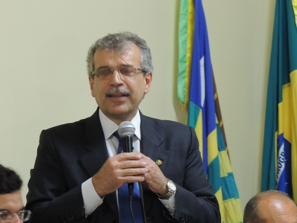                Monsenhor Gil concede titulo de cidadania a senador da república - Imagem 6