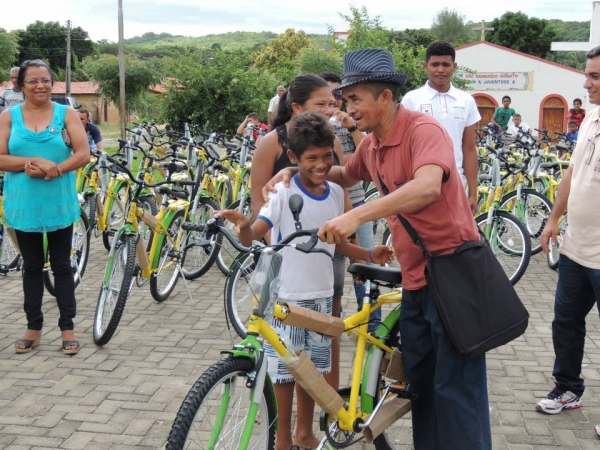 Entrega das bicicletas do programa pedala Piauí aos alunos da rede municipal de Curralinhos -PI - Imagem 46