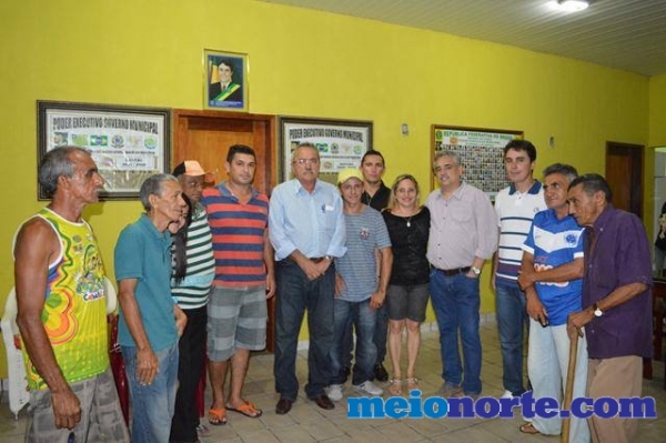 Secretários visitam Domingos Mourão e estrada inacabada os deixa ilhados. - Imagem 8