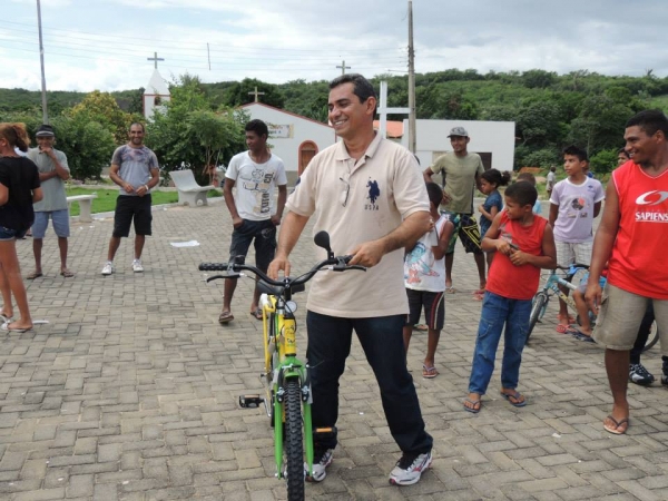 Entrega das bicicletas do programa pedala Piauí aos alunos da rede municipal de Curralinhos -PI - Imagem 45