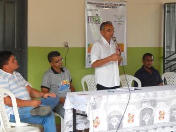 Prefeito Agamenon Franco assina ordem de serviço de construção de quadra de esporte em escola do Bairro Serrinha