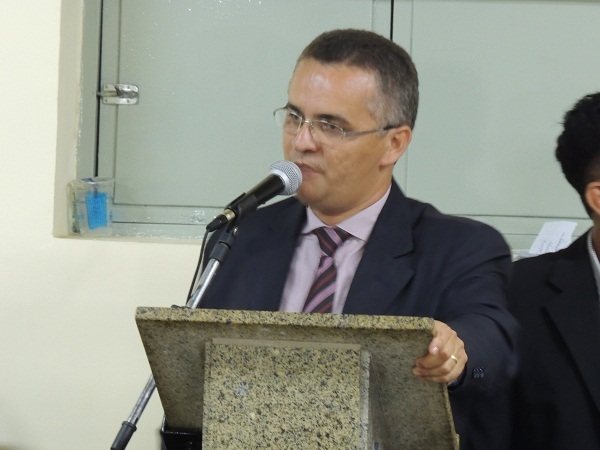                Monsenhor Gil concede titulo de cidadania a senador da república - Imagem 3