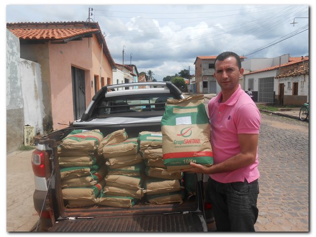 Secretaria Municipal de Agricultura distribui uma tonelada de sementes de milho e uma tonelada de sementes de feijão