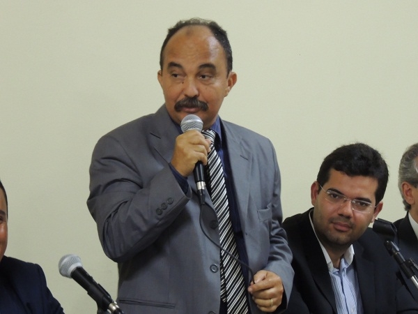                Monsenhor Gil concede titulo de cidadania a senador da república - Imagem 4