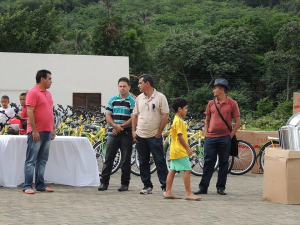 Entrega das bicicletas do programa pedala Piauí aos alunos da rede municipal de Curralinhos -PI - Imagem 31
