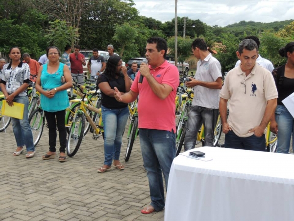 Entrega das bicicletas do programa pedala Piauí aos alunos da rede municipal de Curralinhos -PI - Imagem 50