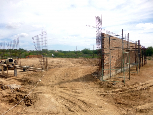 Prefeitura constrói quadra esportiva coberta com recursos de R$ 500 mil - Imagem 1