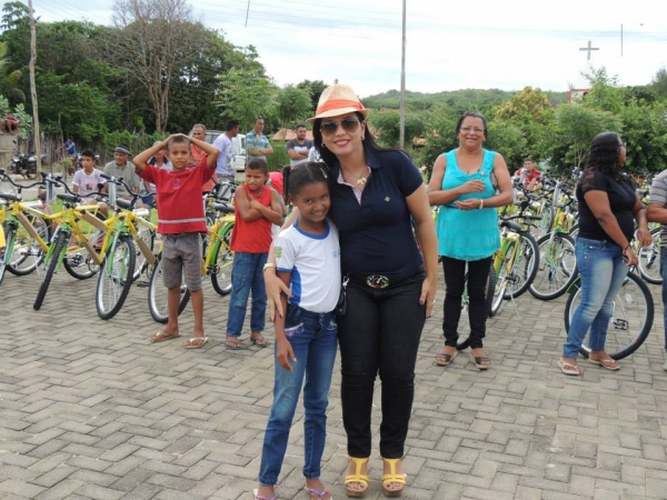 Entrega das bicicletas do programa pedala Piauí aos alunos da rede municipal de Curralinhos -PI - Imagem 39