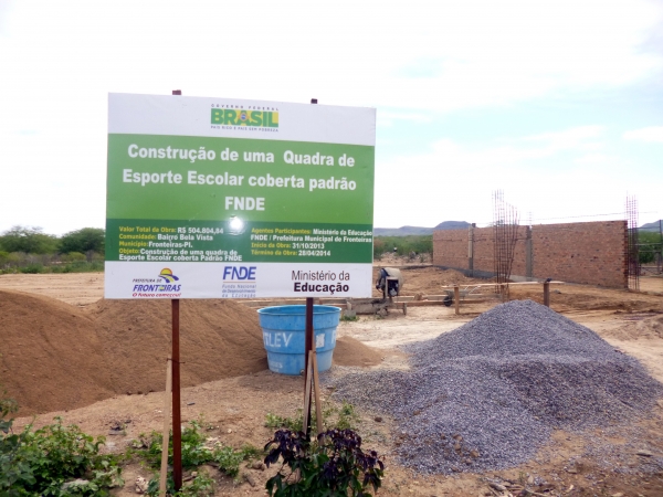 Prefeitura constrói quadra esportiva coberta com recursos de R$ 500 mil - Imagem 2