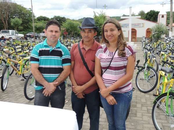 Entrega das bicicletas do programa pedala Piauí aos alunos da rede municipal de Curralinhos -PI - Imagem 53