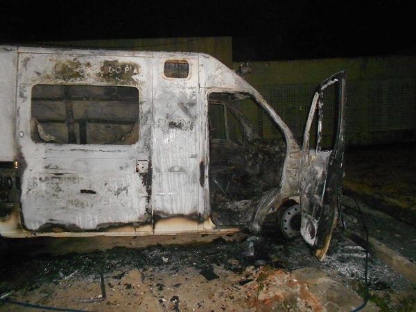 Ambulância pega fogo após dois dias no estacionamento - Imagem 4
