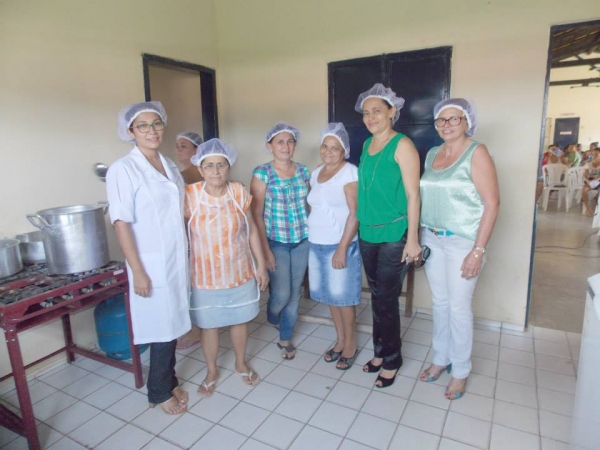 Merendeiras participam de curso de formação e treinamento.  - Imagem 20