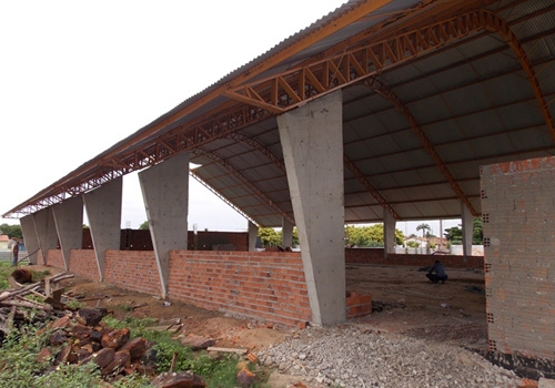Construção da quadra poliesportiva da escola Genésio Moreira avança no município - Imagem 10