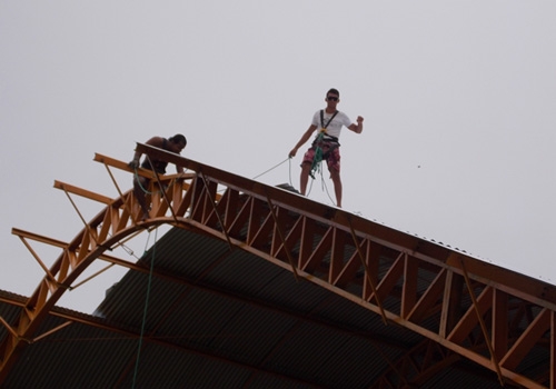 Construção da quadra poliesportiva da escola Genésio Moreira avança no município - Imagem 7