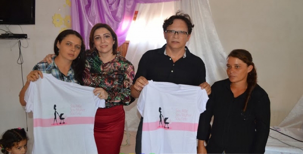 Prefeita Mocinha entrega fardamento para crianças e adolescentes do município - Imagem 6